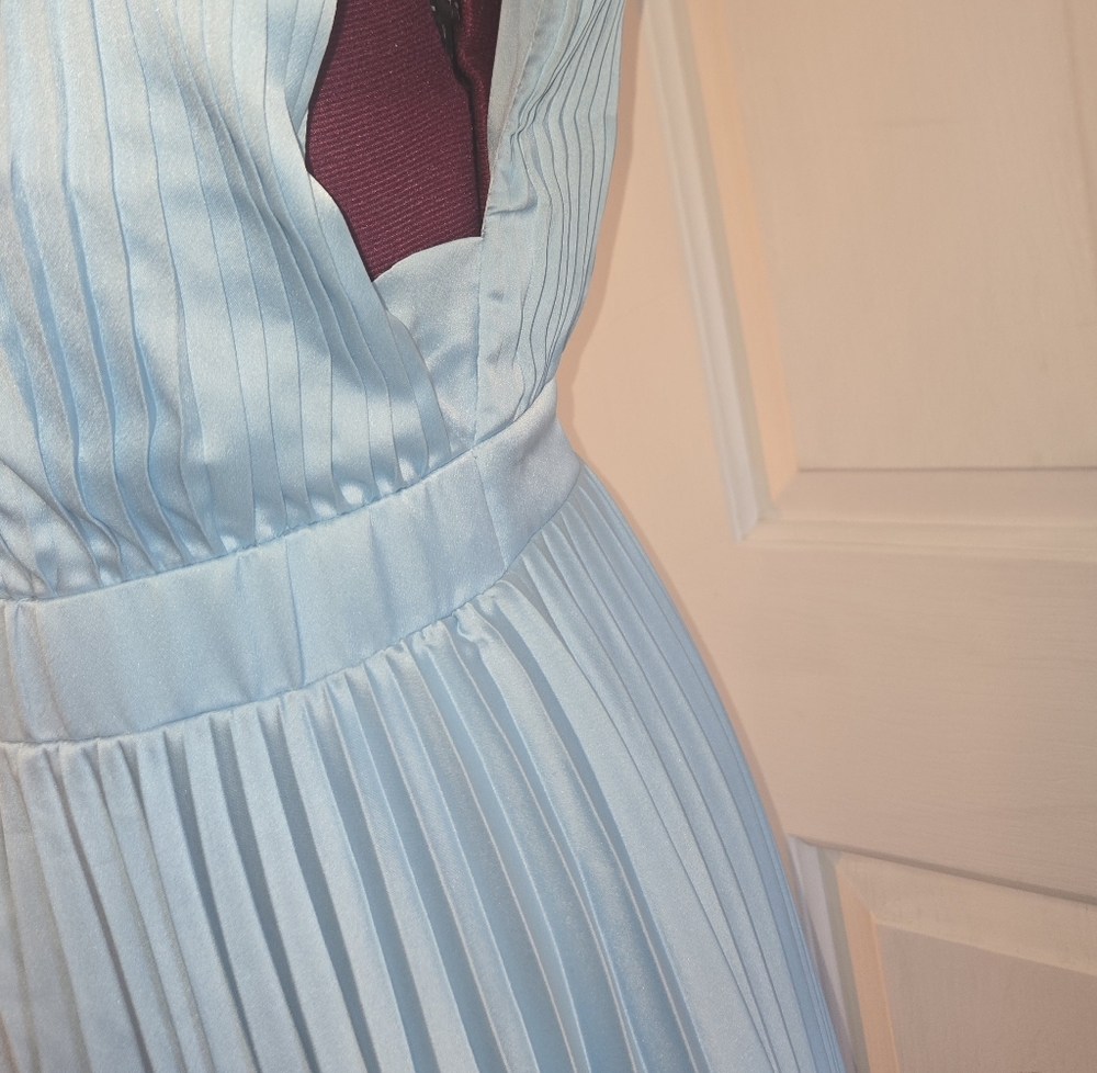 Abercrombie & Fitch Small Tall Light Blue Pleated Plunge Neckline Mini Dress - Picture 5 of 11